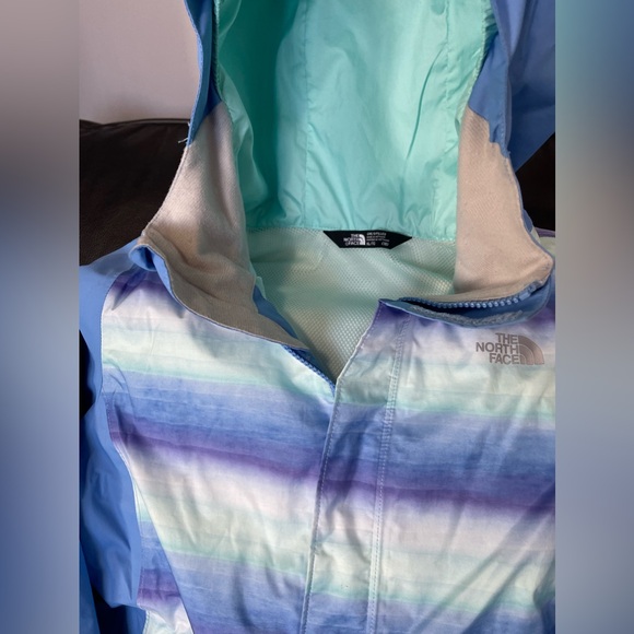 The NorthFace Rain Jacket/Light Jacket - Picture 5 of 7